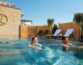 Luxushotel: Nackt-Schwimmbecken im Sauna-Panoramahof © Hotel Larimar - Hotel & Spa Larimar ****S