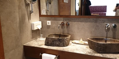Luxusurlaub - Restaurant: Gourmetrestaurant - Oberösterreich - Doppelwaschbecken (Naturspielzimmer) - Genießerhotel Bergergut ****s