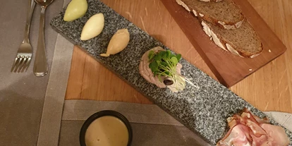 Luxusurlaub - Restaurant: Gourmetrestaurant - Oberösterreich - Gedeck: Mühlviertler Happen Mund. Art - Genießerhotel Bergergut ****s