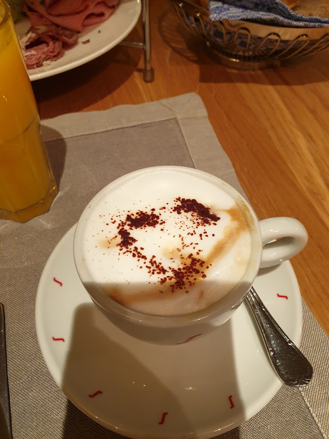 Luxushotel: Kaffee mit Liebe - Romantikresort Bergergut