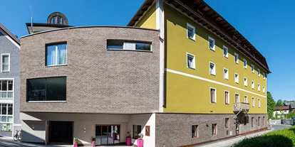 Luxusurlaub - Restaurant: Gourmetrestaurant - Oberösterreich - Hotel und Hotelzufahrt - Cortisen am See