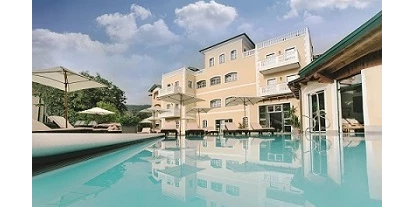 Luxusurlaub - Hotel-Schwerpunkt: Luxus & Sport - Hotel Eichingerbauer Außenpool beheizt - Hotel & Restaurant Eichingerbauer****s