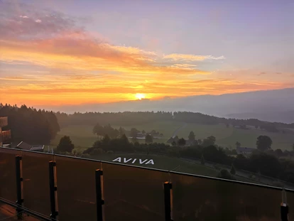 Luxusurlaub - Hotel-Schwerpunkt: Luxus & Sport - Aussicht vom Gästezimmer auf den Sonnenaufgang - Hotel AVIVA****s make friends