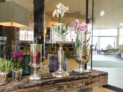 Luxusurlaub - Hotel-Schwerpunkt: Luxus & Sport - Lobbybar im Hotel AVIVA - Hotel AVIVA****s make friends
