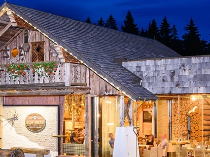 Luxusurlaub - Hotel-Schwerpunkt: Luxus & Sport - AVIVA Alm direkt neben dem Hotel - Hotel AVIVA****s make friends