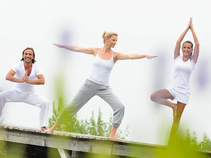 Luxusurlaub - Hotel-Schwerpunkt: Luxus & Sport - Yoga am Badeteich - Hotel AVIVA****s make friends