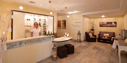 Luxusurlaub - Hotel-Schwerpunkt: Luxus & Familie - Wellnessrezeption - Hotel „Der Kirchenwirt****s"