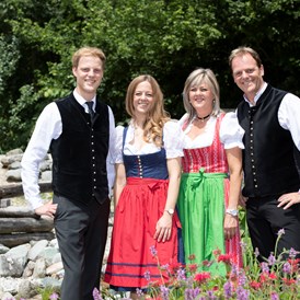Luxushotel: Familie Rieser
v.l. Daniel, Julia, Veronika und Hansi - Hotel „Der Kirchenwirt****s"