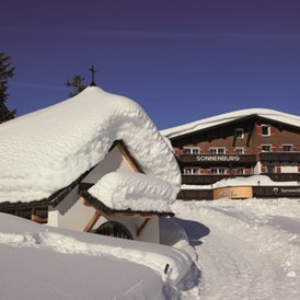 Luxushotel: Aussenansicht Winter - Hotel Sonnenburg