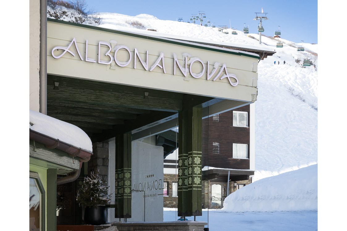 Luxushotel: Hotel Albona Nova Zürs am Arlberg 
Lift gleich neben dem Hotel  - Hotel Albona Nova