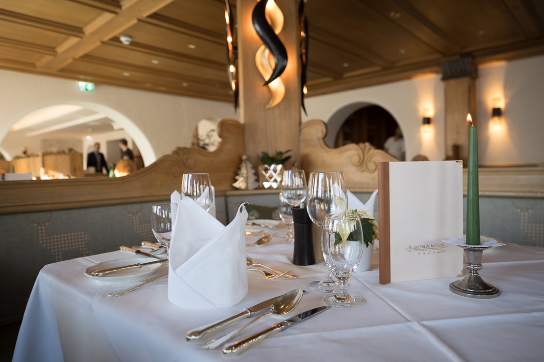 Luxushotel: Hotel Albona Nova Zürs am Arlberg 
Restaurant gedeckt für Sie  - Hotel Albona Nova