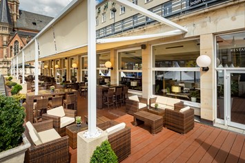 Luxushotel: Terrasse mit Blick auf den Theaterplatz - Hotel Chemnitzer Hof