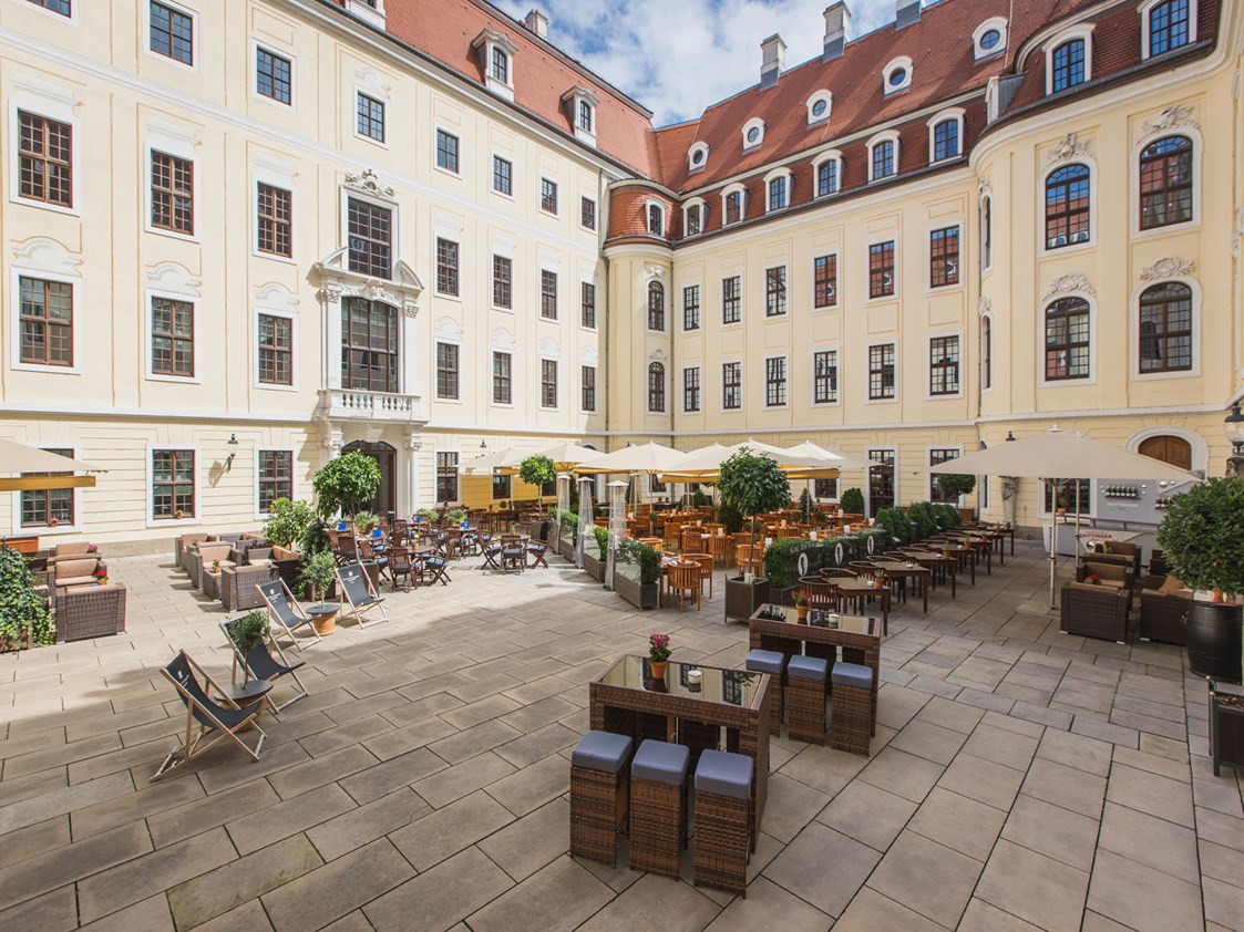 Luxushotel: Entspannung pur im malerischen Innenhof - Hotel Taschenbergpalais Kempinski Dresden