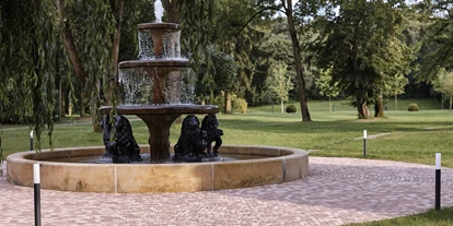 Luxusurlaub - Bar: Poolbar - Park - Hilton Frankfurt Gravenbruch