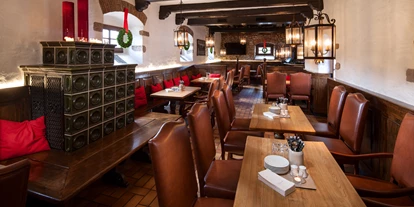 Luxusurlaub - Bar: Poolbar - Restaurant Torschänke - Hilton Frankfurt Gravenbruch