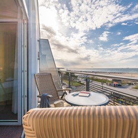 Luxushotel: Balkon Doppelzimmer mit Meerblick - Strand-Hotel Hübner