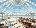 Luxushotel: Liegebereich unter der Glaskuppel - Strand-Hotel Hübner