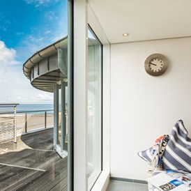 Luxushotel: Blick aus dem Saunabereich - Strand-Hotel Hübner