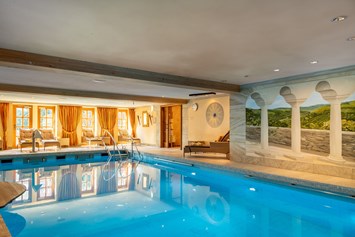 Luxushotel: Pool - Hotel Schloss Rheinfels