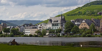 Luxusurlaub - Parkplatz: gebührenpflichtig in Gehweite - Das Hotel liegt direkt an der Moselpromenade - Romantik Jugendstilhotel Bellevue