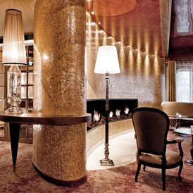 Luxushotel: Bar und Lobby  - Tschuggen Grand Hotel