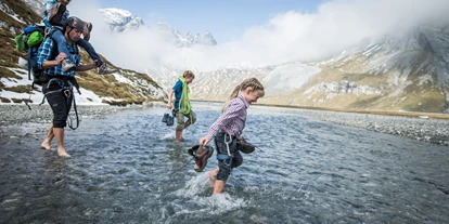 Luxusurlaub - Bar: Poolbar - Ausflug mit der ganzen Familie - Waldhaus Flims Wellness Resort