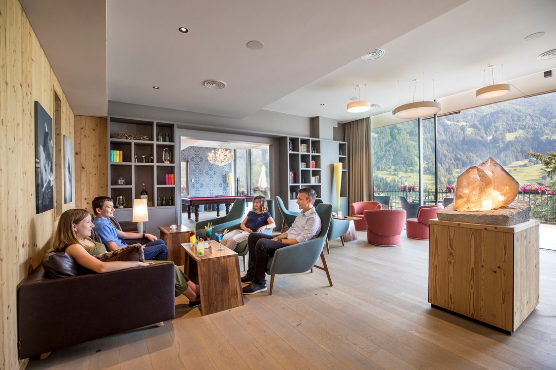Luxushotel: Lounge «Stuba» mit Panoramafenstern und Billdardraum - Belvedere Swiss Quality Hotel Grindelwald