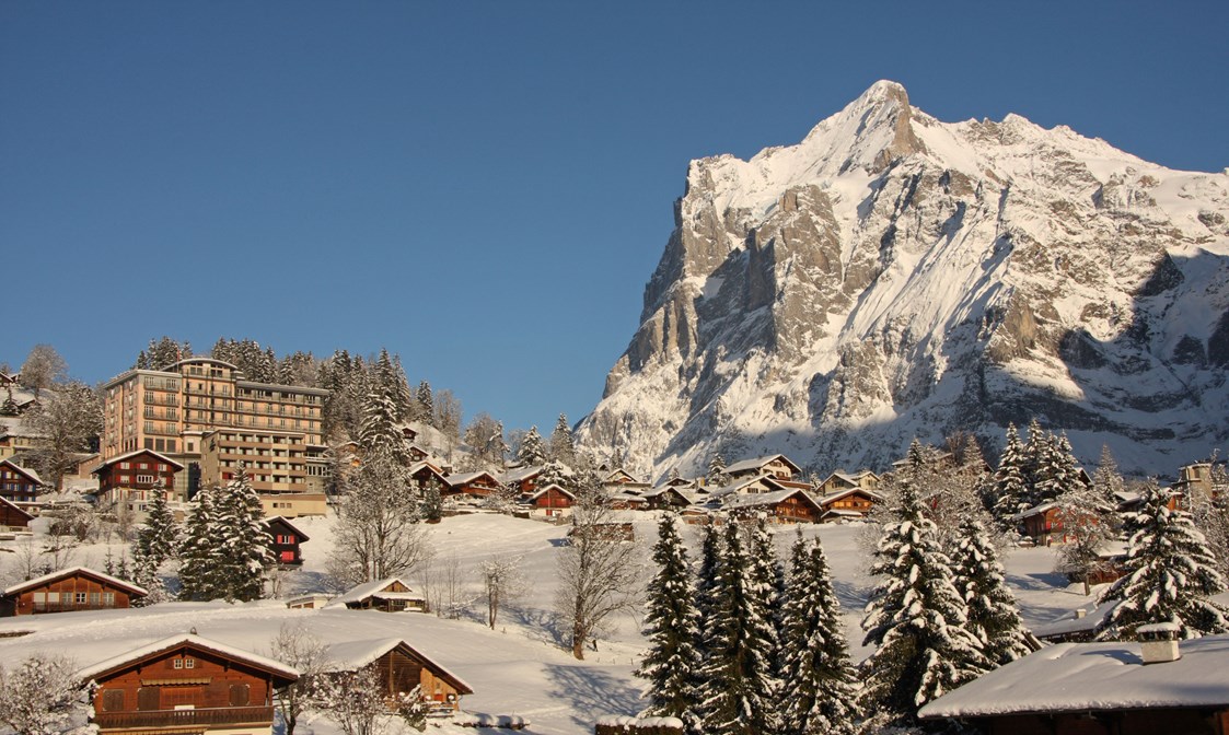 Luxushotel: Hotel Belvedere Grindelwald im Winter mit dem Wetterhorn - Belvedere Swiss Quality Hotel Grindelwald