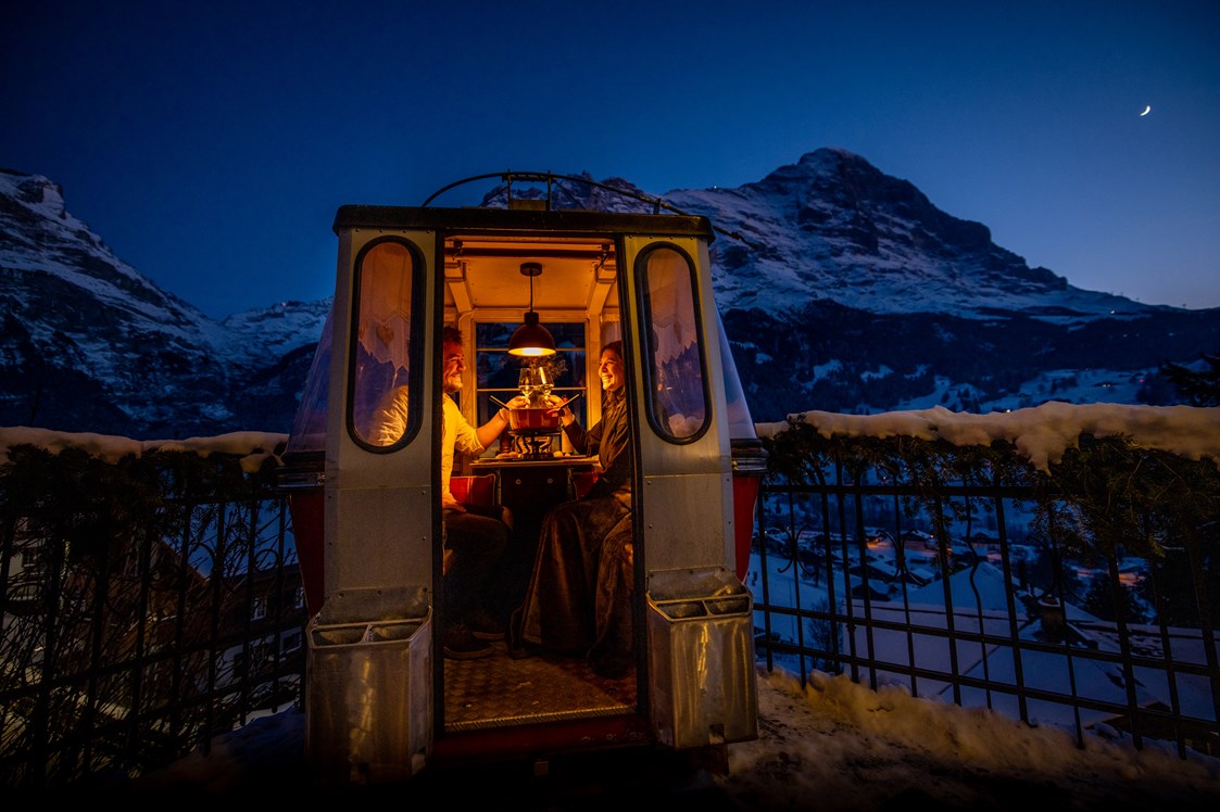 Luxushotel: Fondue Gondel: für ein romantisches Tête-à-Tête - Belvedere Swiss Quality Hotel Grindelwald