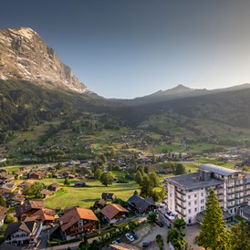 Luxushotel: Hotel Belvedere Grindelwald im Sommer vor dem Eiger - Belvedere Swiss Quality Hotel Grindelwald