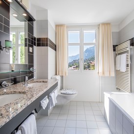 Luxushotel: Badezimmer mit Badewanne, Hotel Belvedere Grindelwald - Belvedere Swiss Quality Hotel Grindelwald