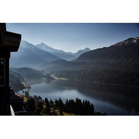 Luxushotel: Aufstehen und den Tag auf den Balkon begrüssen - Hotel Schweizerhof