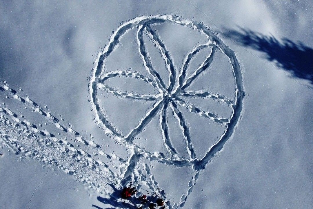 Valsana Hotel Arosa Ausflugsziele Schneeschuhwanderung mit Schneemandala