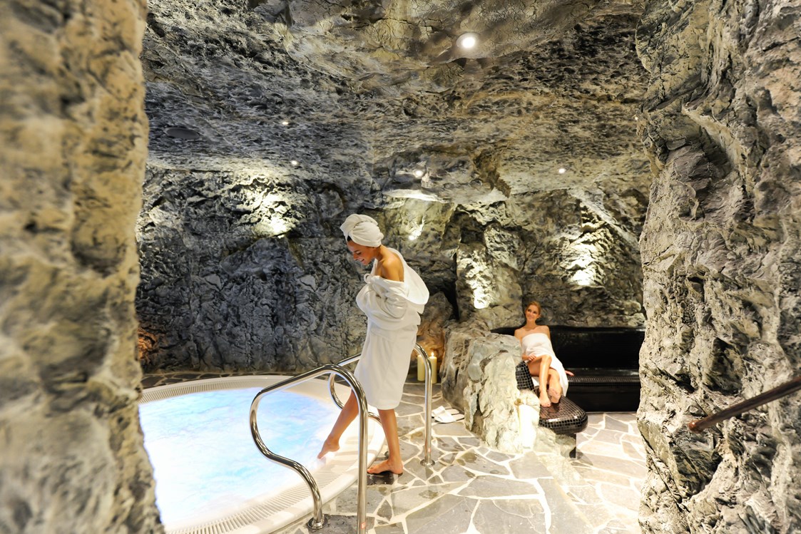 Luxushotel: Grotte mit Whirlpool - Relais & Châteaux Chasa Montana