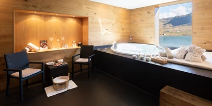Luxusurlaub - Parkplatz: gebührenpflichtig in Gehweite - Private Spa, Sommer - Frutt Mountain Resort