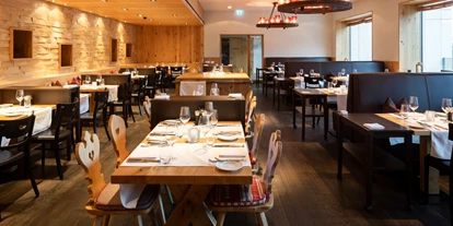 Luxusurlaub - Parkplatz: gebührenpflichtig in Gehweite - Restaurant Titschli, Sommer - Frutt Mountain Resort