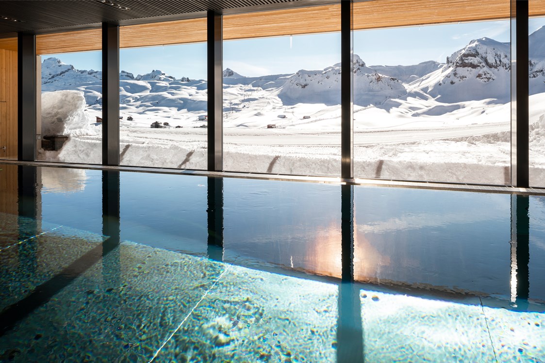 Luxushotel: Spa Innenpool, Winter - Frutt Mountain Resort