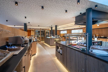 Luxushotel: Grosses Frühstücksbuffet mit Live Station und Kinderecke.  - Resort La Ginabelle