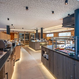 Luxushotel: Grosses Frühstücksbuffet mit Live Station und Kinderecke.  - Resort La Ginabelle