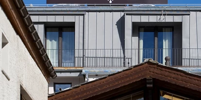 Luxusurlaub - Hotel-Schwerpunkt: Luxus & Sport - Hotel Aussenansicht Sommer - Unique Hotel Post Zermatt