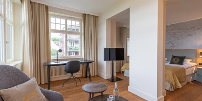 Luxusurlaub - Parkplatz: gebührenpflichtig in Gehweite - Familienzimmer mit Seeblick - Romantik Seehotel Sonne