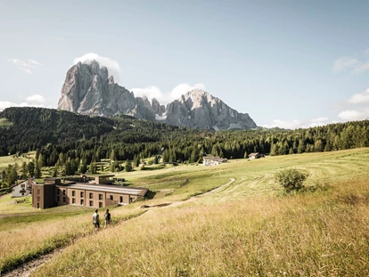 Luxusurlaub - Sen Jan di Fassa - Hotel und Umgebung - Cendevaves Alpine Silence Hotel