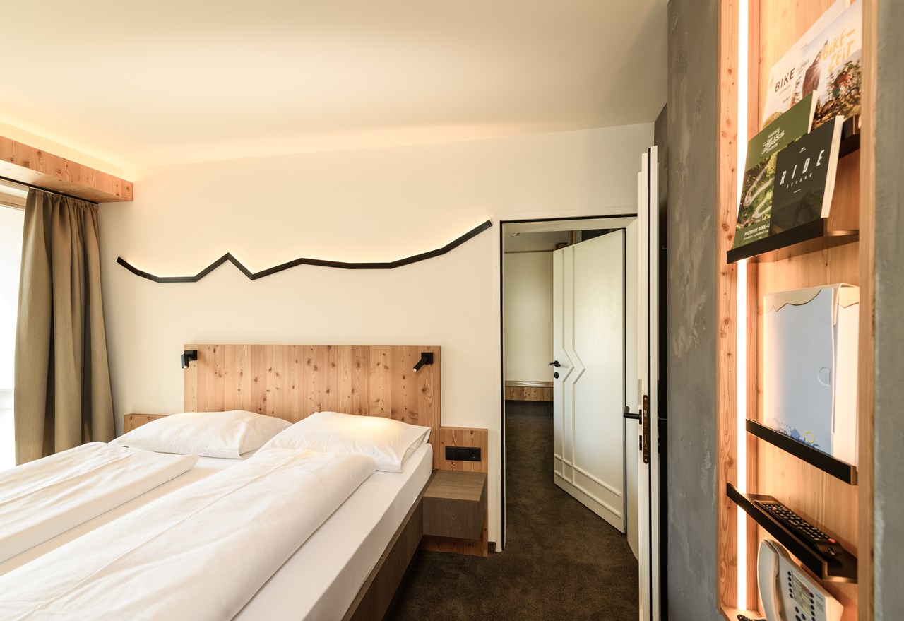 Dips & Drops | Sports · Hotel · Bistro Zimmerkategorien Familyhub