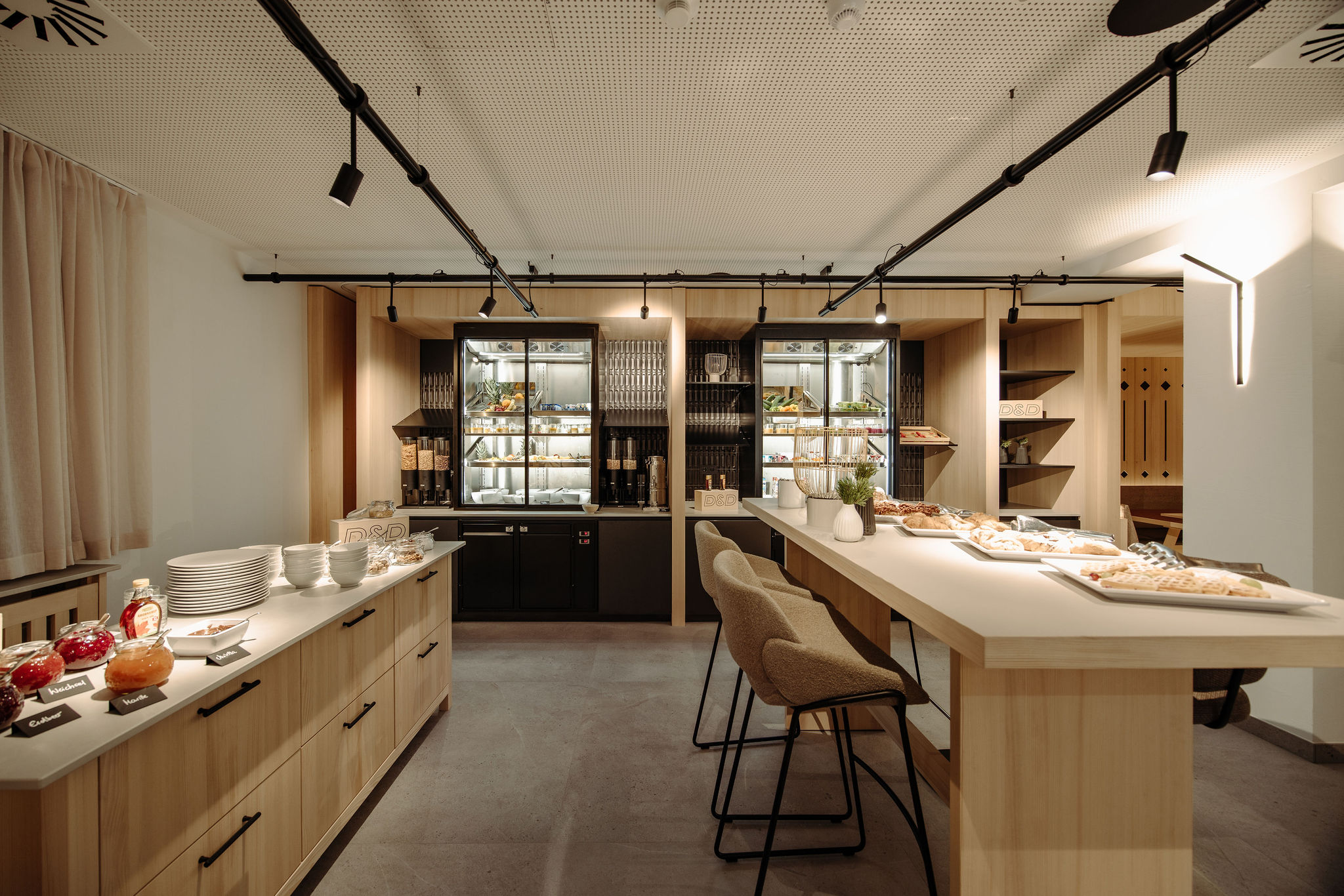 Luxusurlaub - Verpflegung: Vollpension - Österreich - Dips & Drops | Sports · Hotel · Bistro