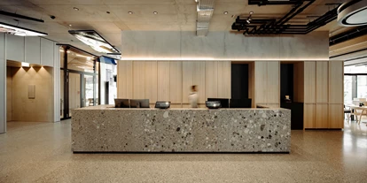 Luxusurlaub - Hotel-Schwerpunkt: Luxus & Sport - Rezeption - Dips & Drops | Sports · Hotel · Bistro