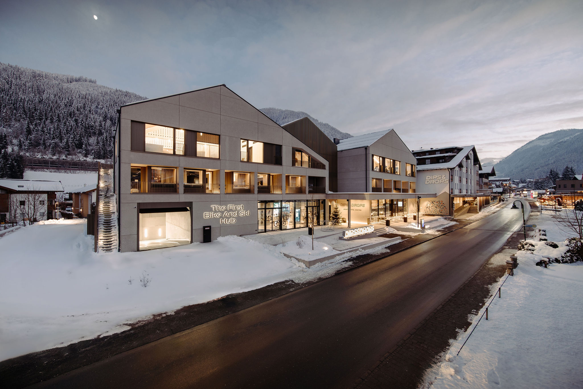 Luxusurlaub - Verpflegung: Vollpension - Österreich - Außenansicht - Dips & Drops | Sports · Hotel · Bistro