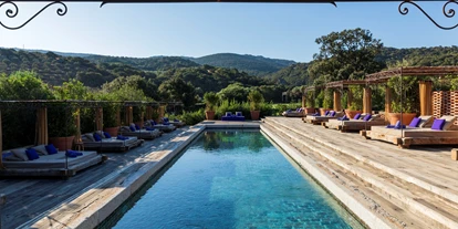 Luxusurlaub - Bar: Poolbar - Hotel de la Ferme Murtoli, pool - Hotel de la Ferme - Murtoli