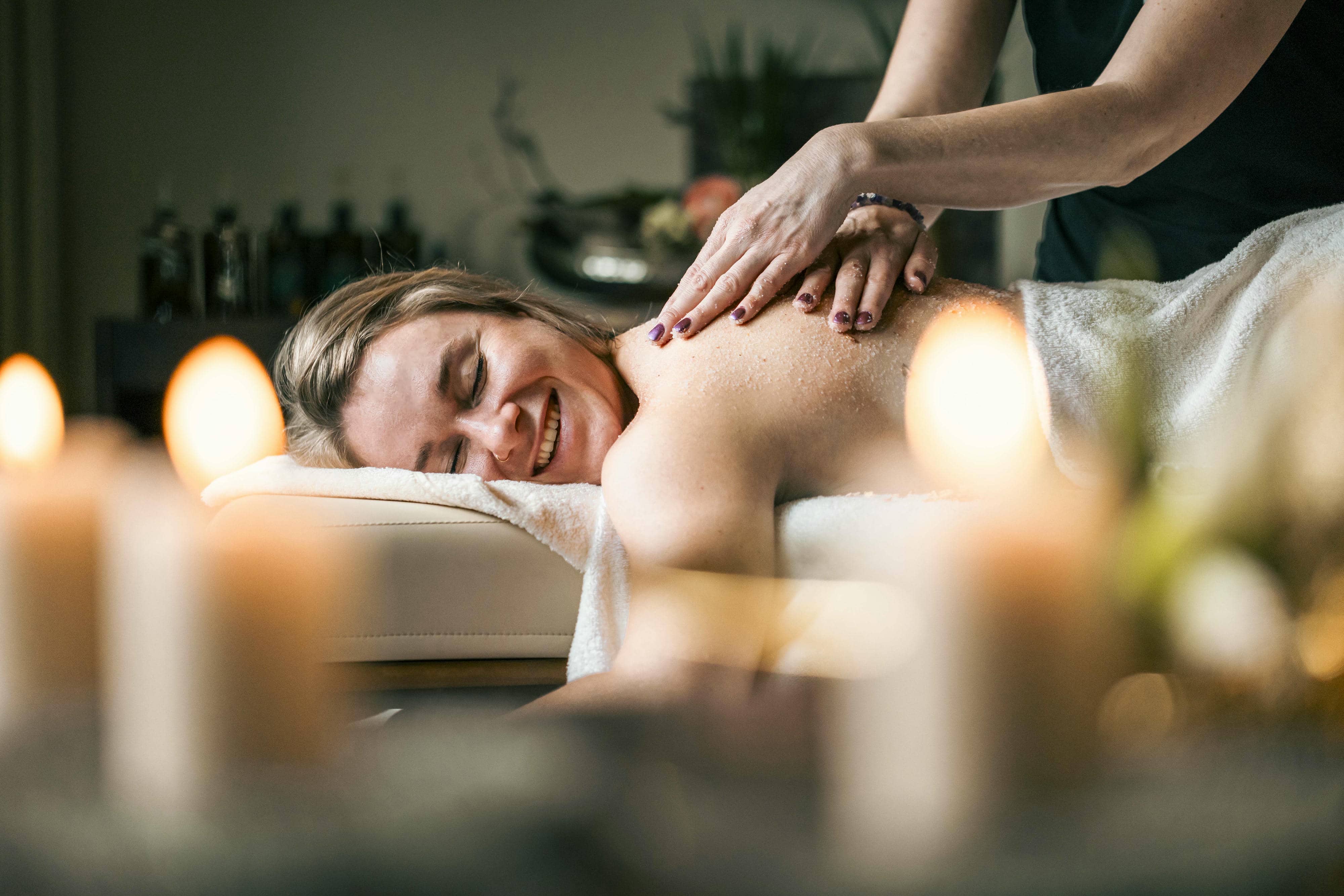 Luxushotel: Massage in der Wellnesspagode "SinnesReich" - Spirit & SPA Birkenhof am Elfenhain