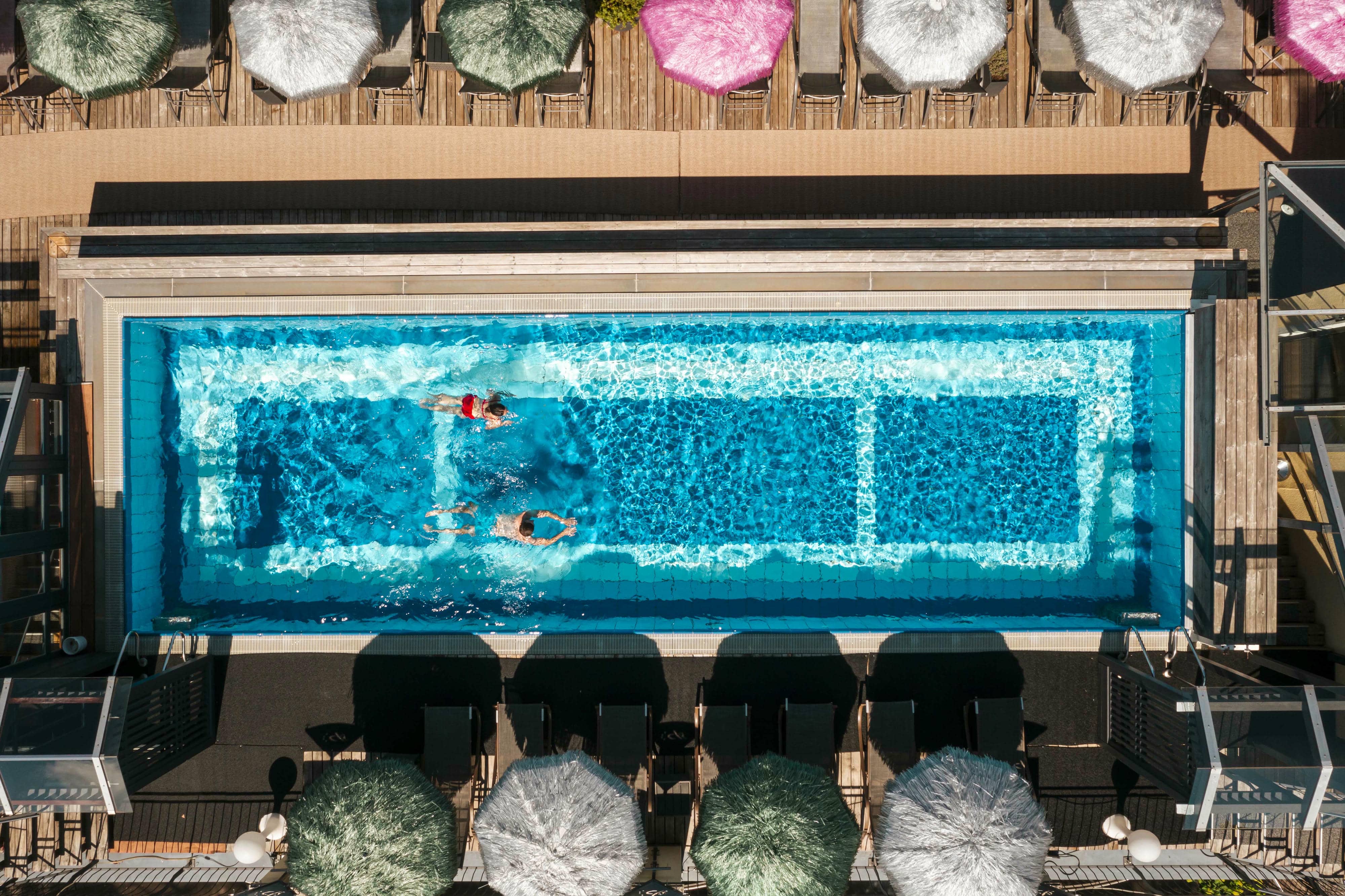 Luxushotel: Der Dachpool aus der Vogelperspektive - dem Himmel so nah… - Spirit & SPA Birkenhof am Elfenhain