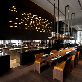 Luxushotel: The Restaurant - Chef's Table - The Chedi Andermatt